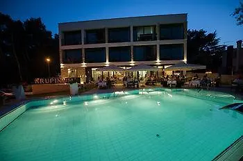 Hotel Arupinum Ровинь